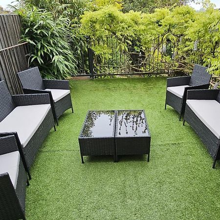The Hive 4 Bed House Pool Table Air-Con Villa Maidstone Bagian luar foto