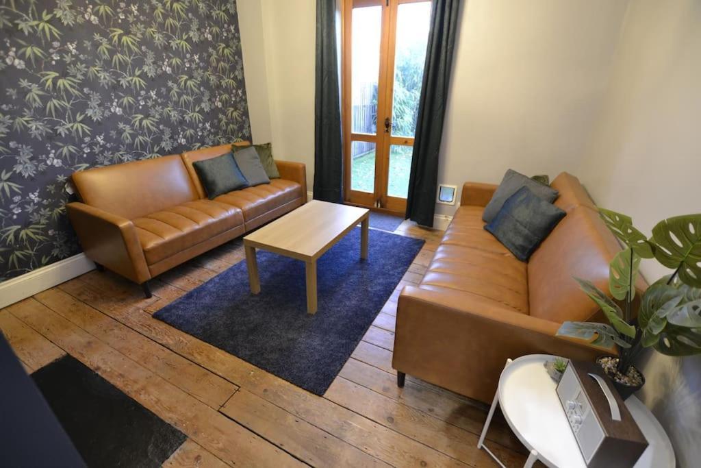The Hive 4 Bed House Pool Table Air-Con Villa Maidstone Bagian luar foto