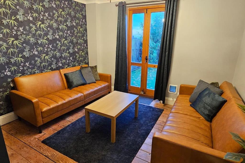 The Hive 4 Bed House Pool Table Air-Con Villa Maidstone Bagian luar foto