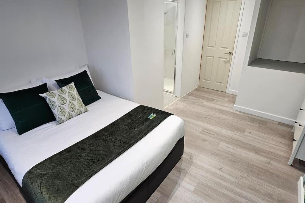 The Hive 4 Bed House Pool Table Air-Con Villa Maidstone Bagian luar foto