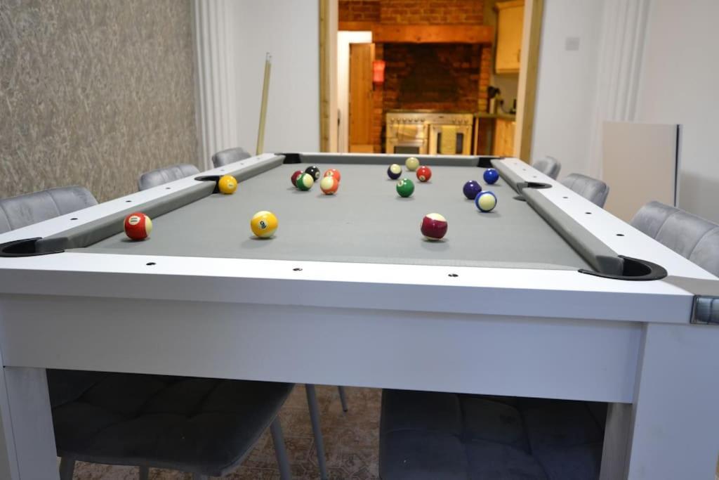 The Hive 4 Bed House Pool Table Air-Con Villa Maidstone Bagian luar foto