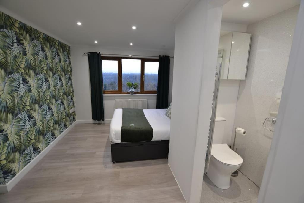 The Hive 4 Bed House Pool Table Air-Con Villa Maidstone Bagian luar foto