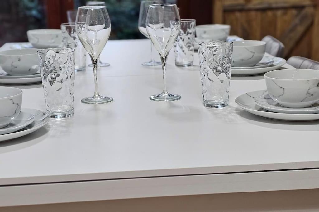The Hive 4 Bed House Pool Table Air-Con Villa Maidstone Bagian luar foto