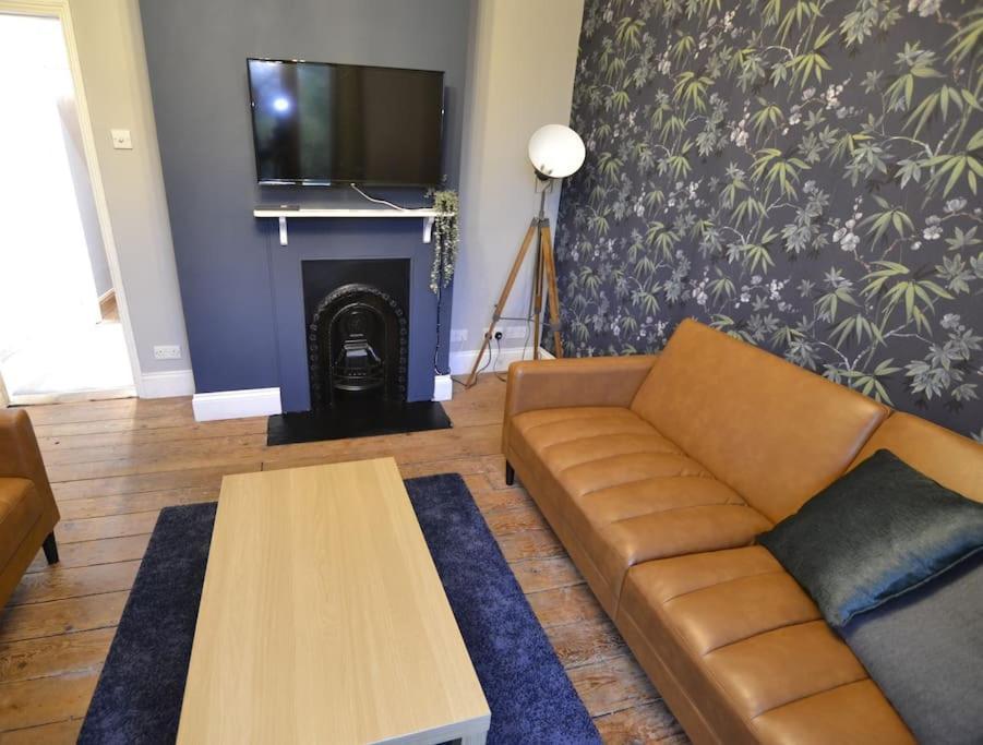 The Hive 4 Bed House Pool Table Air-Con Villa Maidstone Bagian luar foto